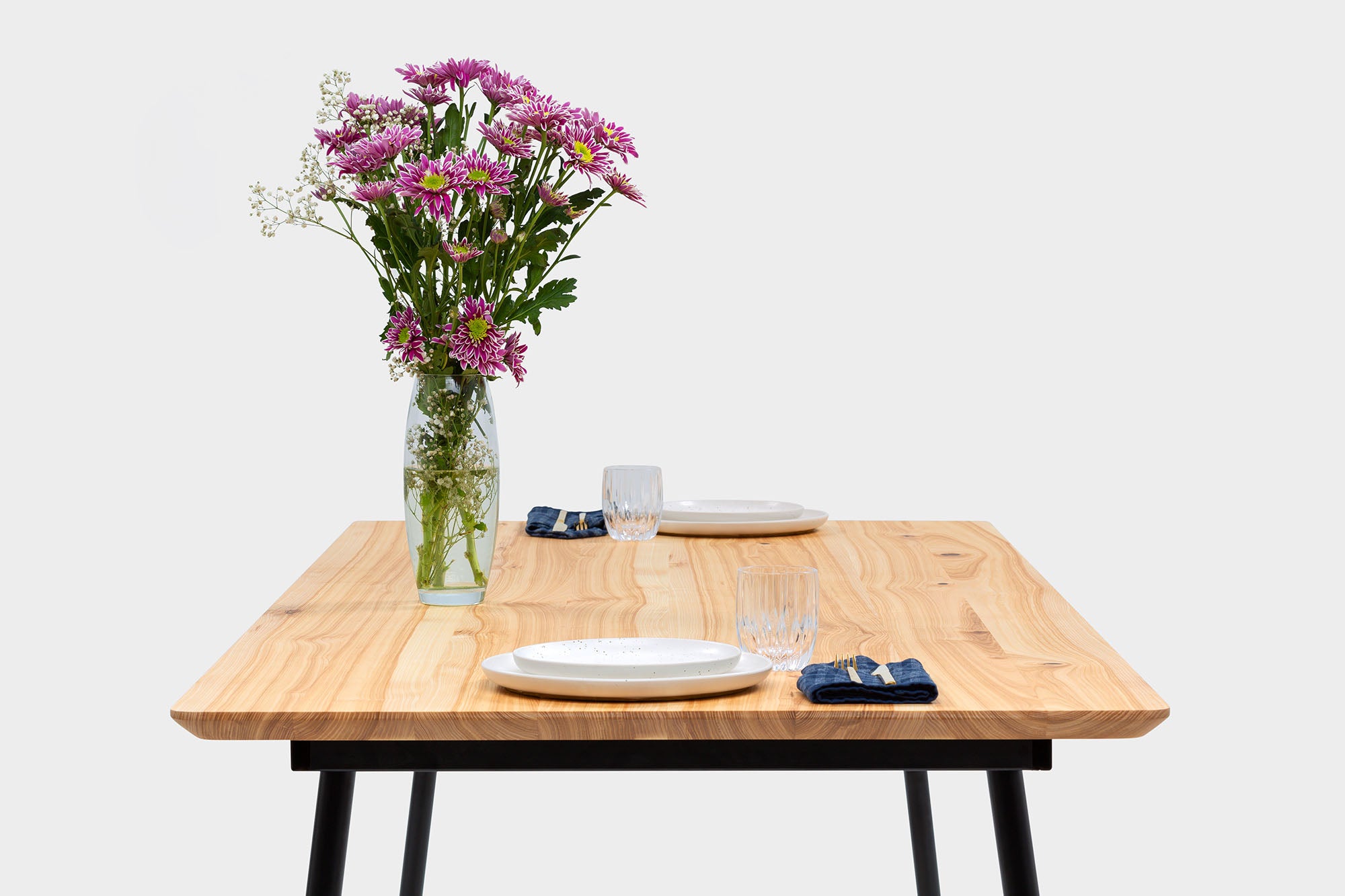 MARTA Dining Table