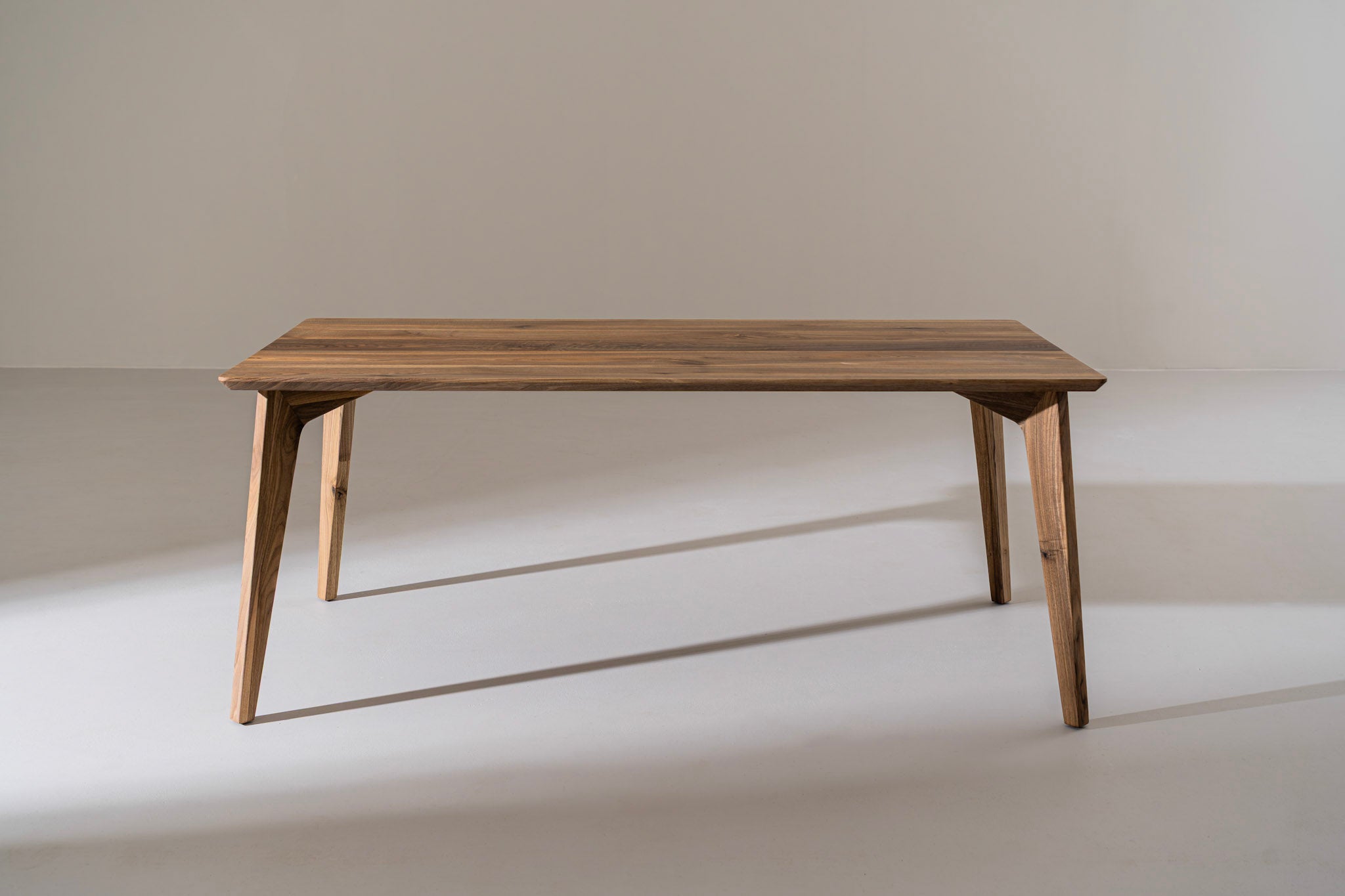AMBER Walnoothouten eettafel