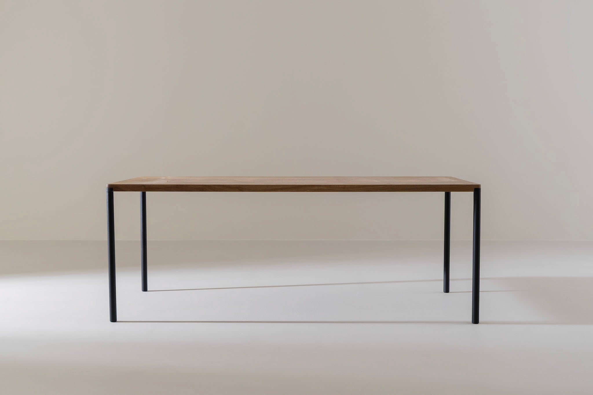 FRANKIE Walnoothouten eettafel