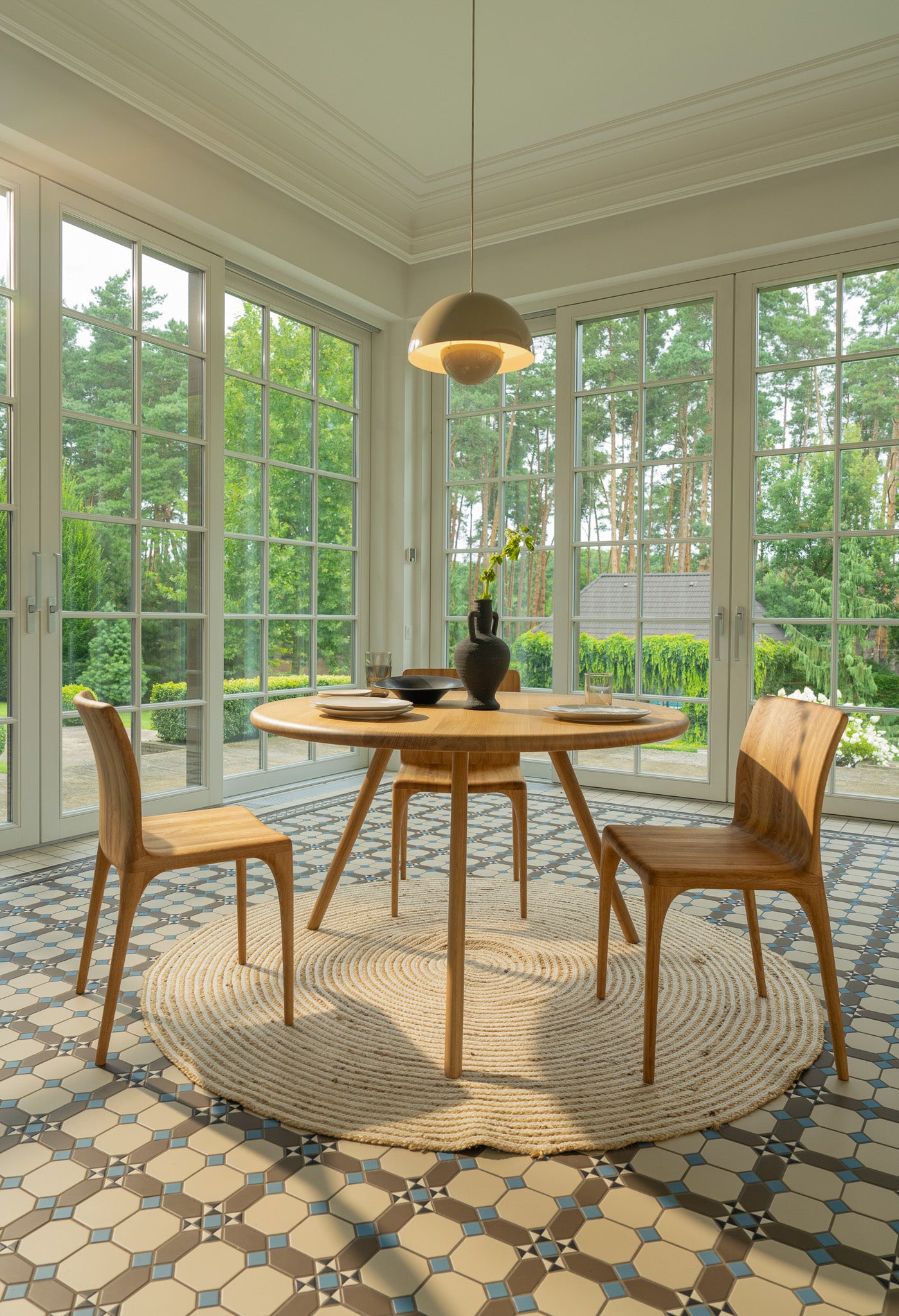 ARLEN | Round Dining Table
