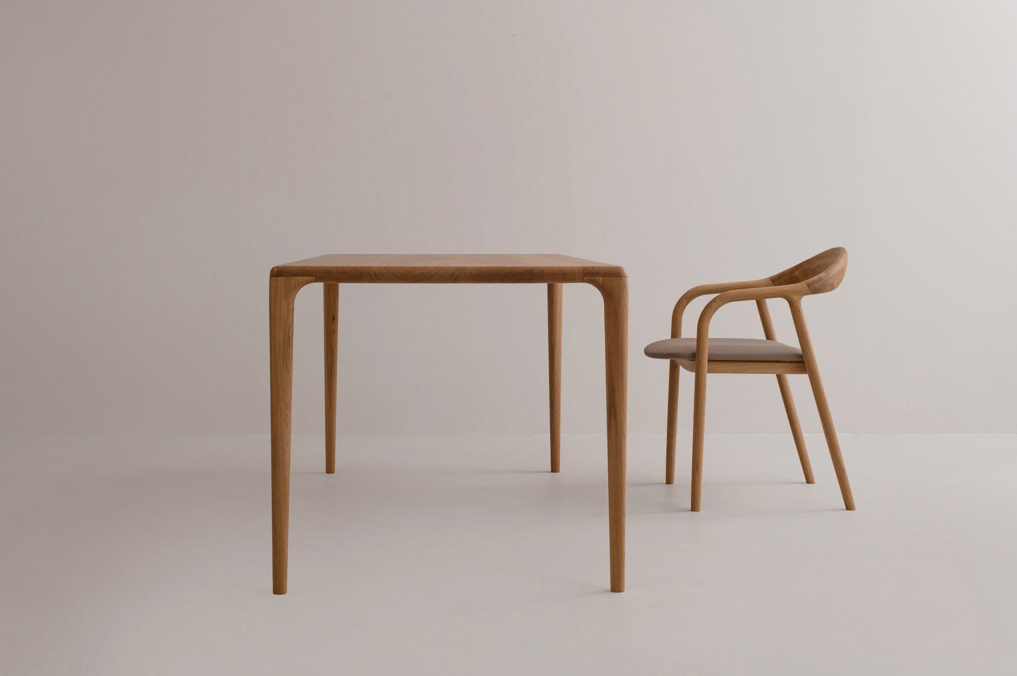 LÜNA Dining Table image 59