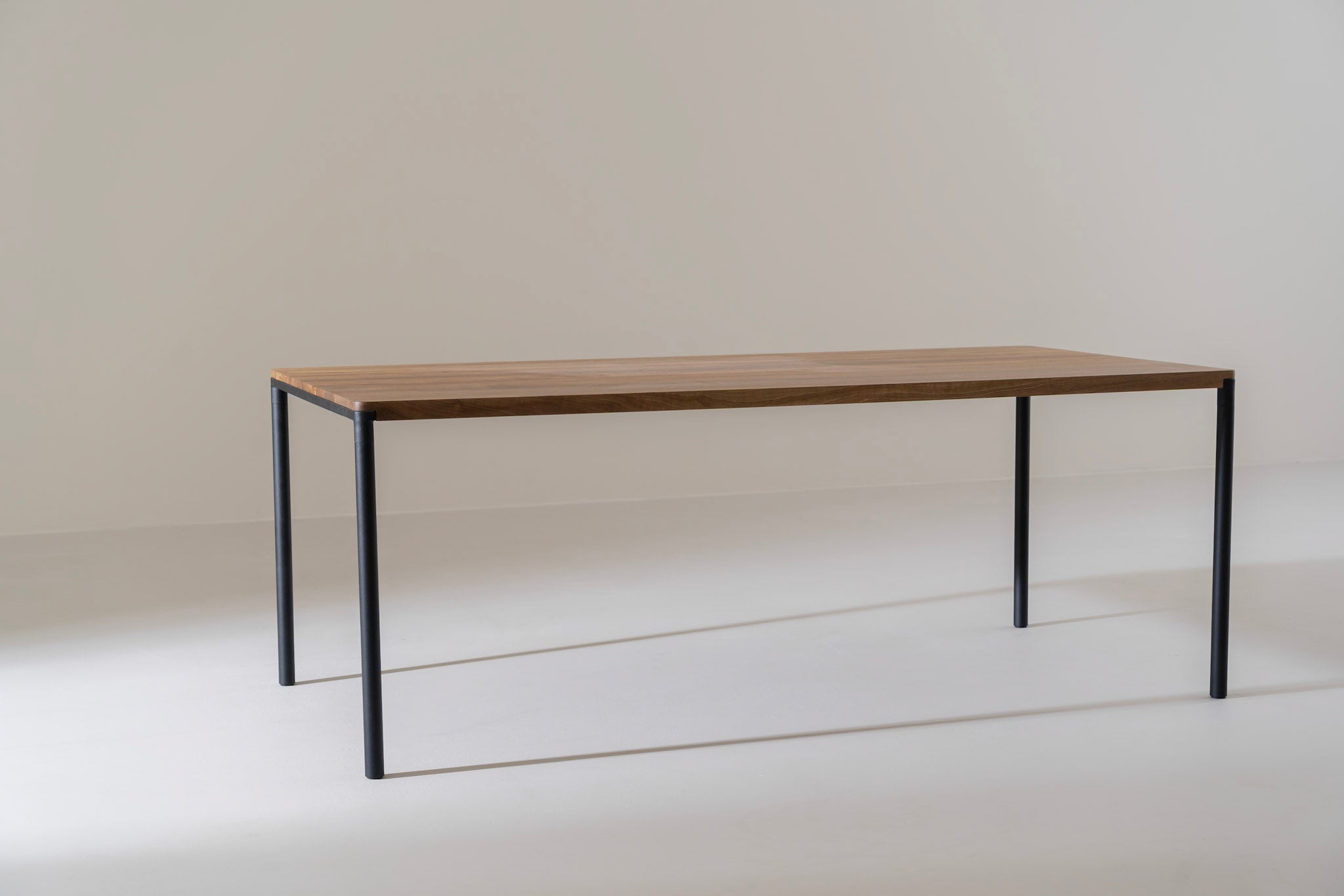 FRANKIE Walnoothouten eettafel