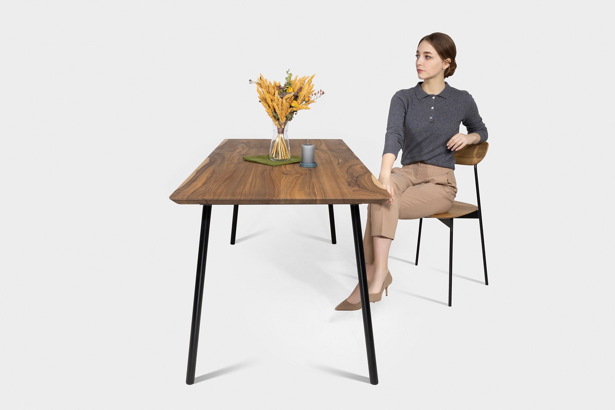 MARTA Esstisch aus Nussbaum