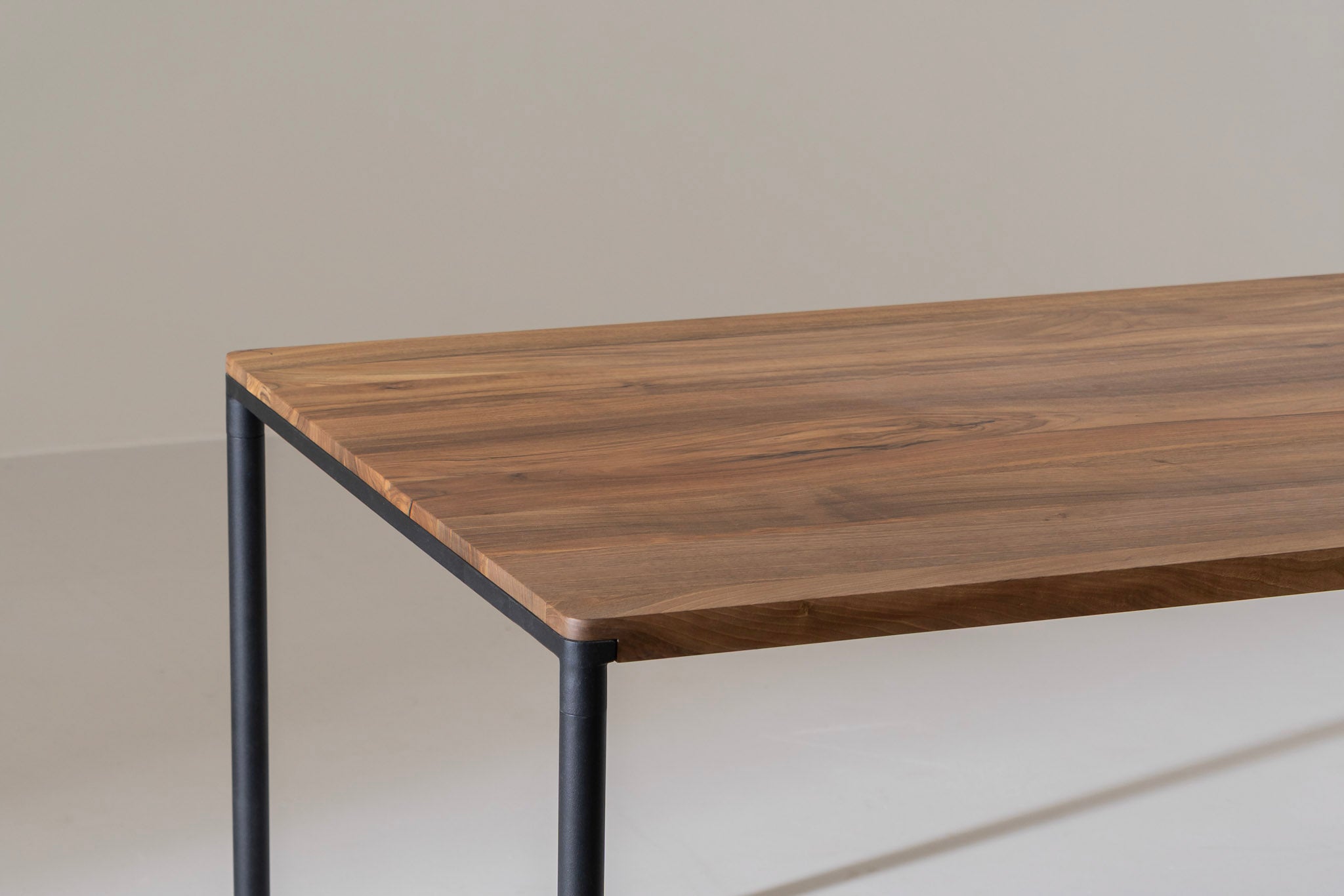 FRANKIE Walnoothouten eettafel