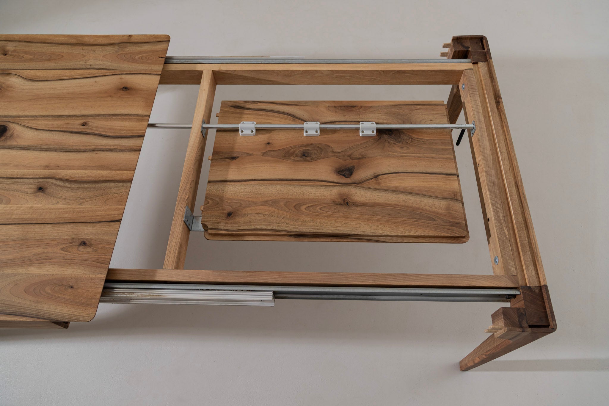 CAROLINA Uitschuifbare eettafel van walnoothout