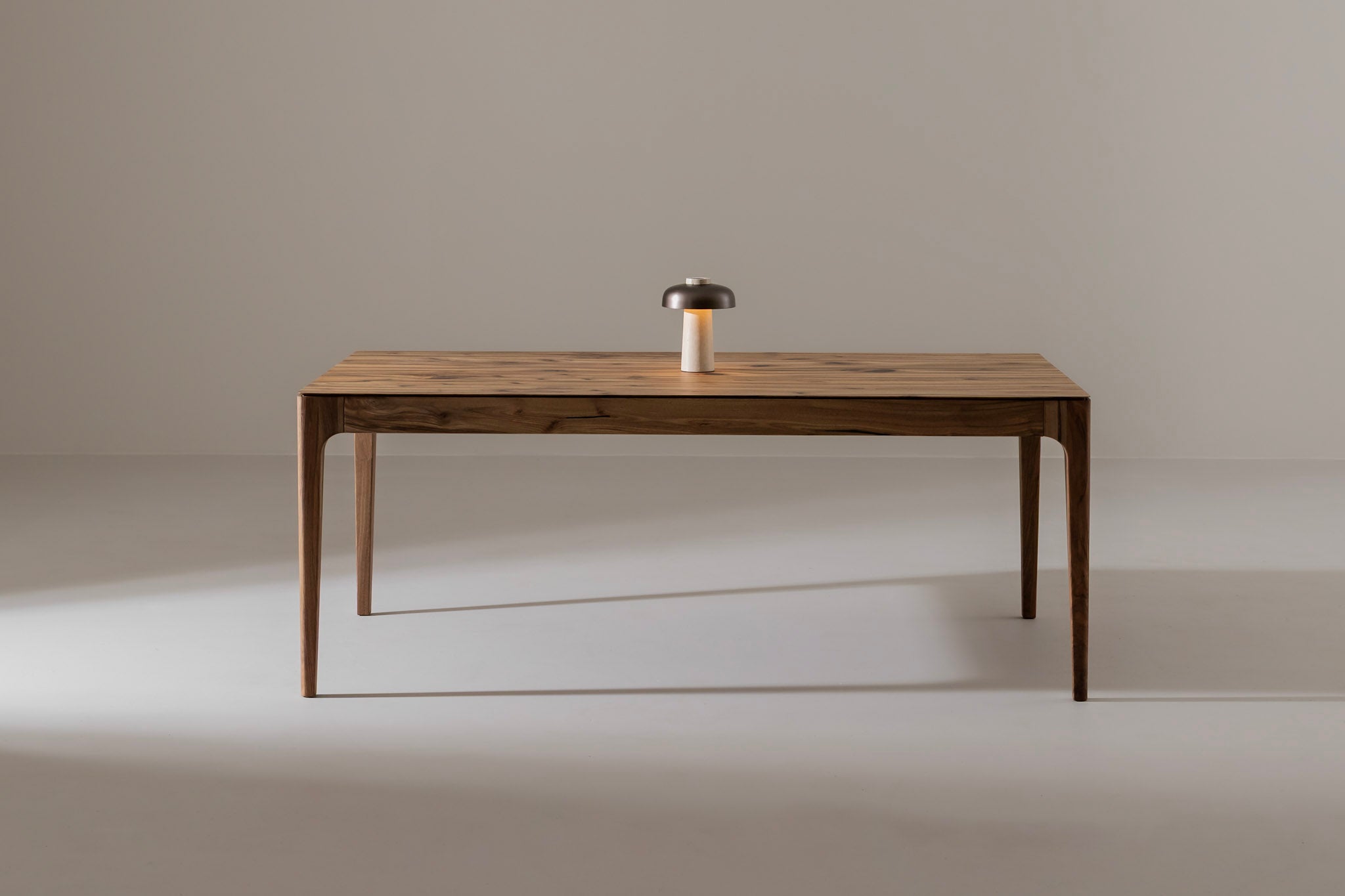 CAROLINA Eettafel van Walnoothout