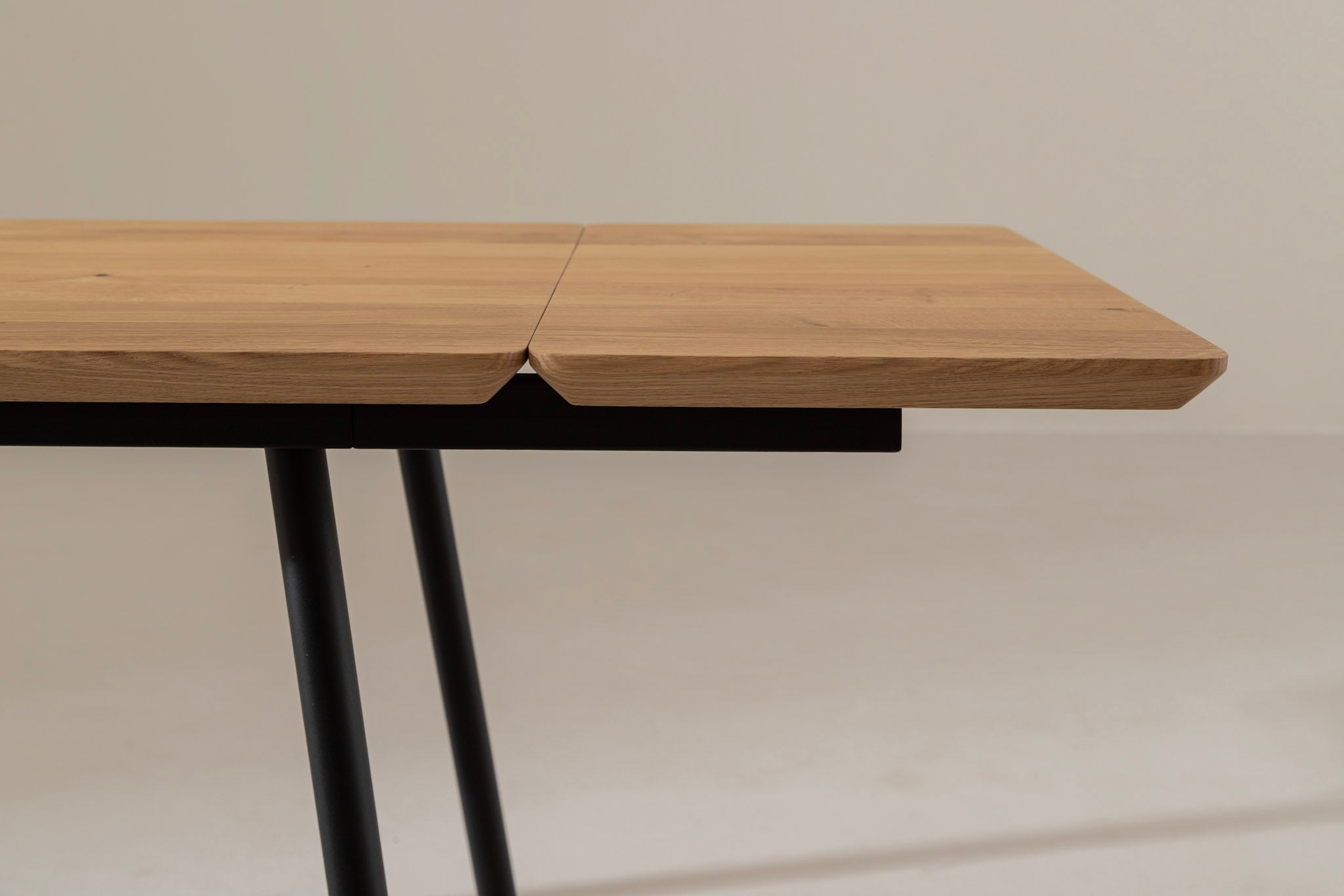MARTA Uitschuifbare eettafel van eikenhout