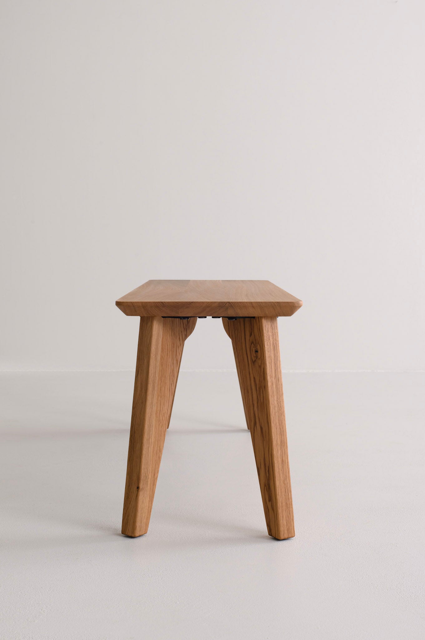 AMBER | Bank aus Nussbaum