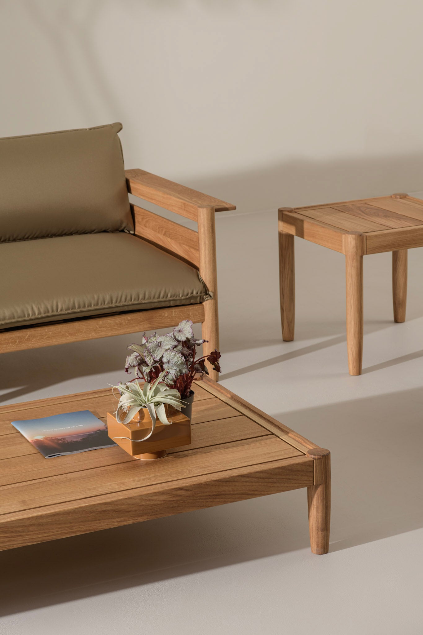 MOS Lounger and Coffee Table Set