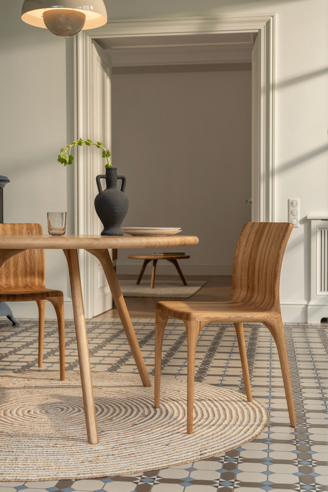 ARLEN | Round Dining Table