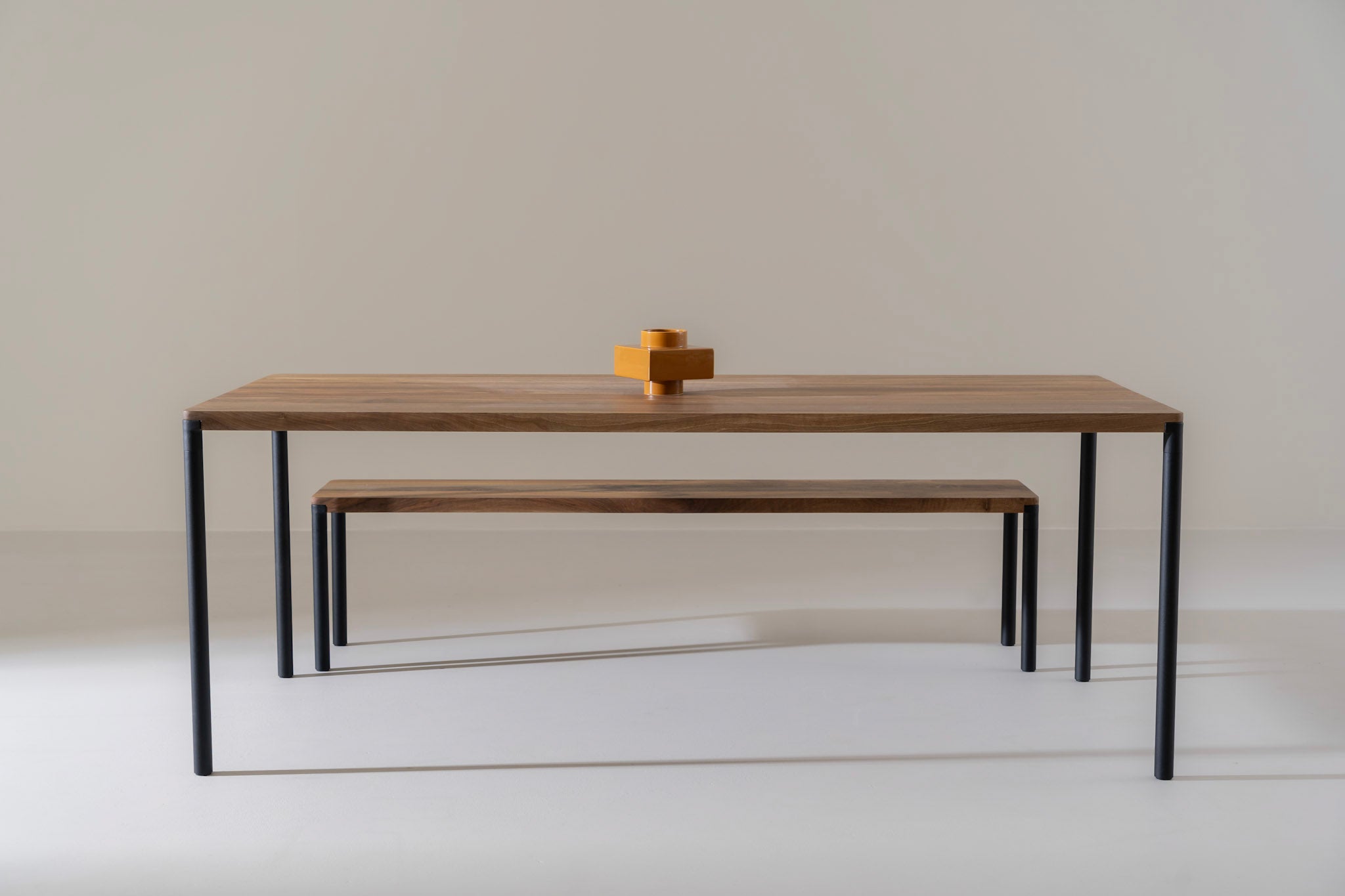 FRANKIE Walnoothouten eettafel
