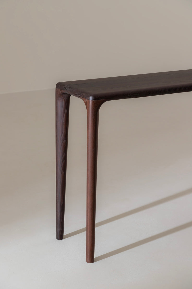 LÜNA Table Console 
