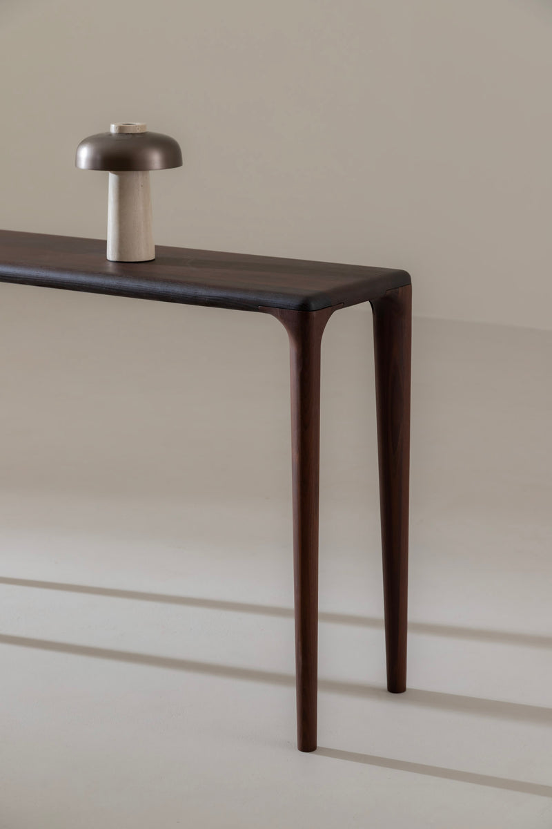 LÜNA Table Console 