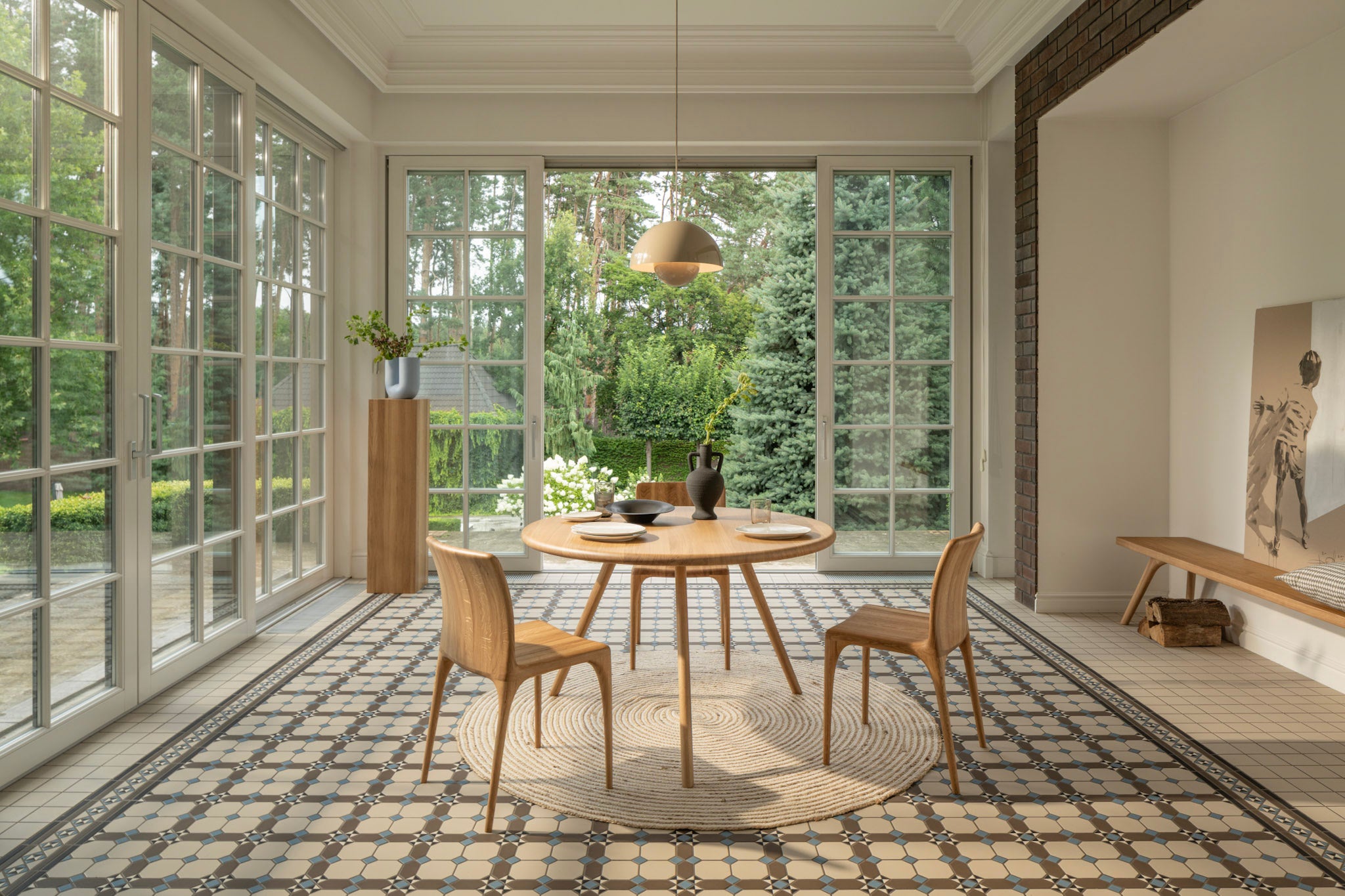 ARLEN | Round Dining Table