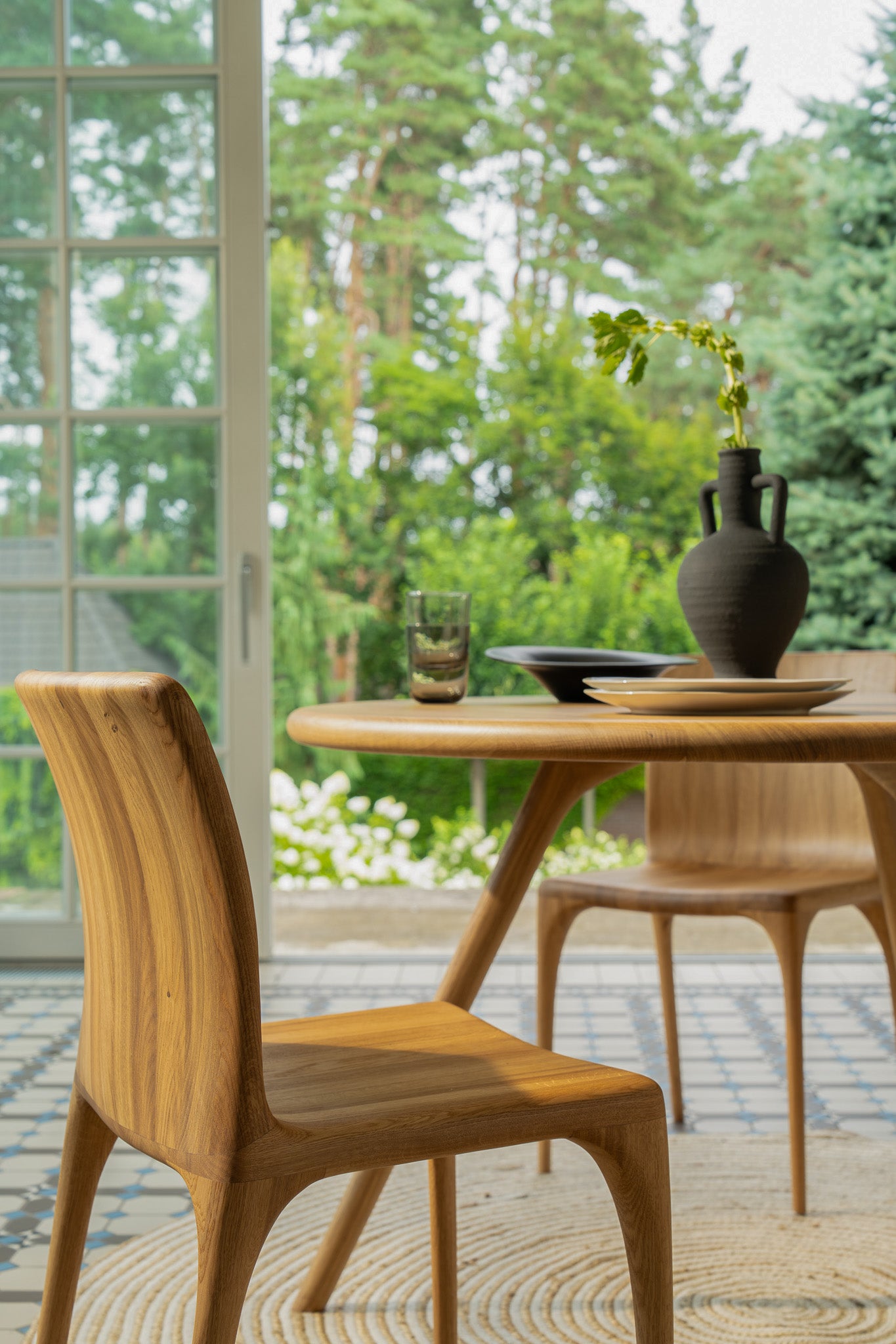 ARLEN | Round Dining Table