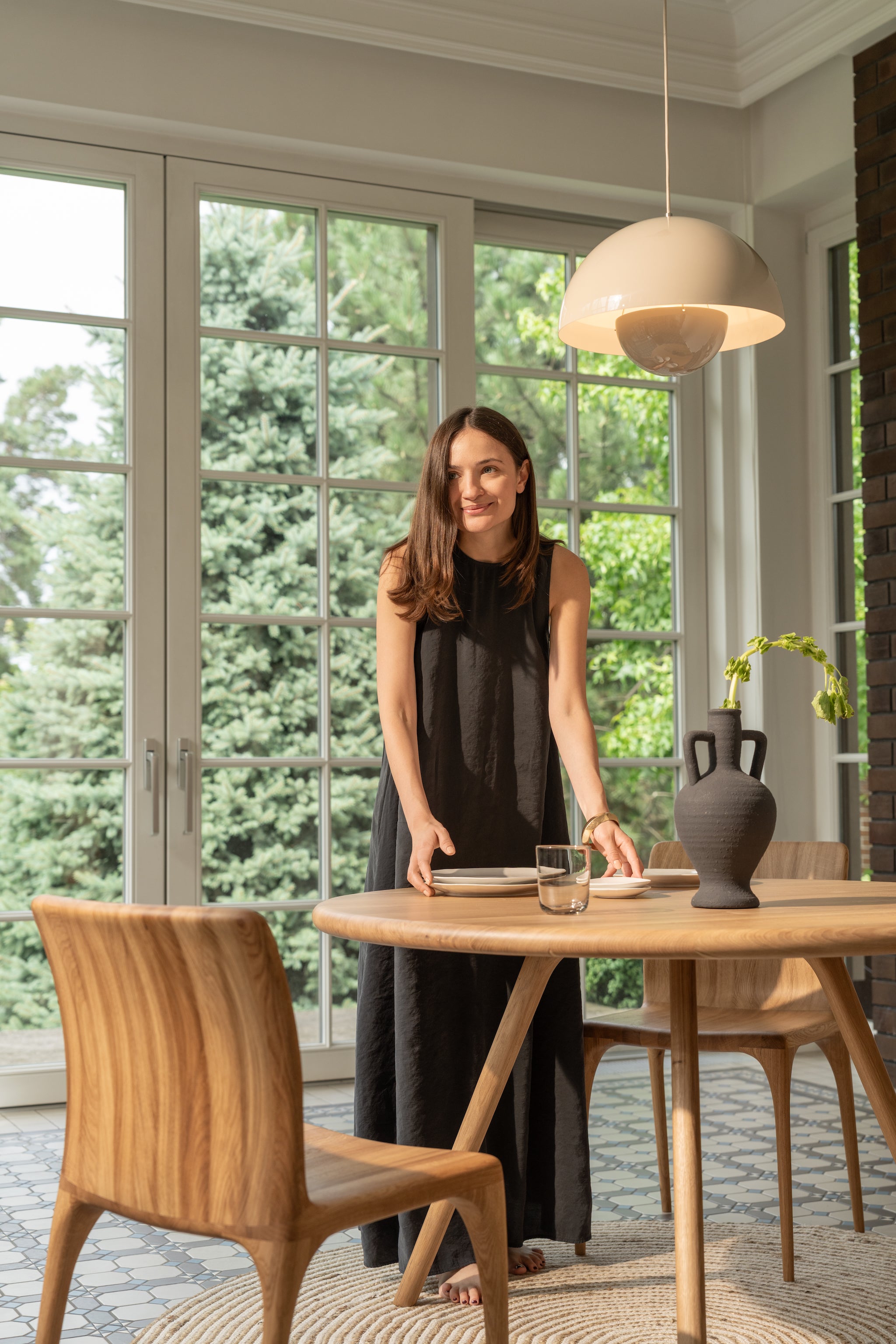 ARLEN | Round Dining Table