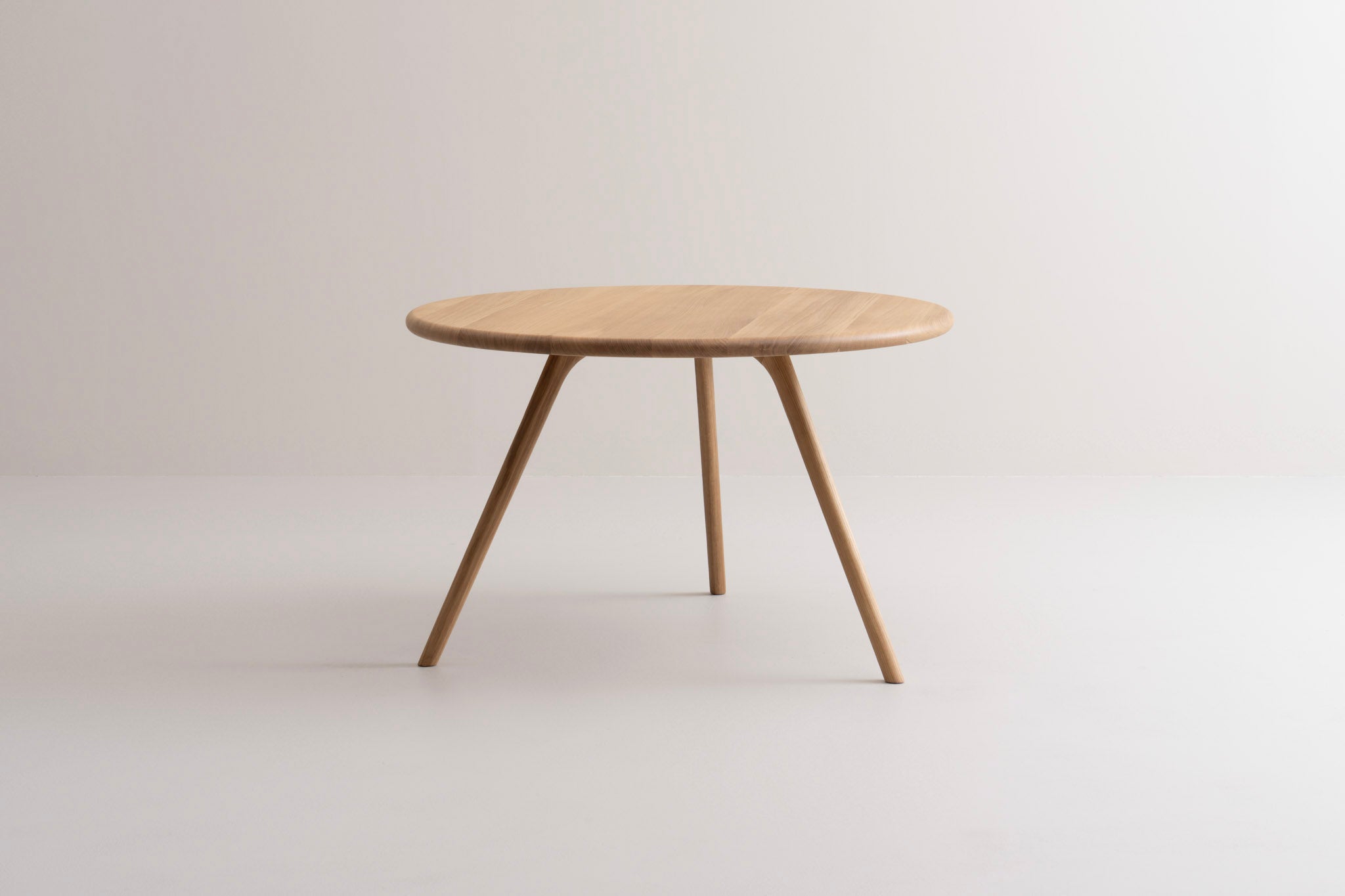 ARLEN | Round Dining Table