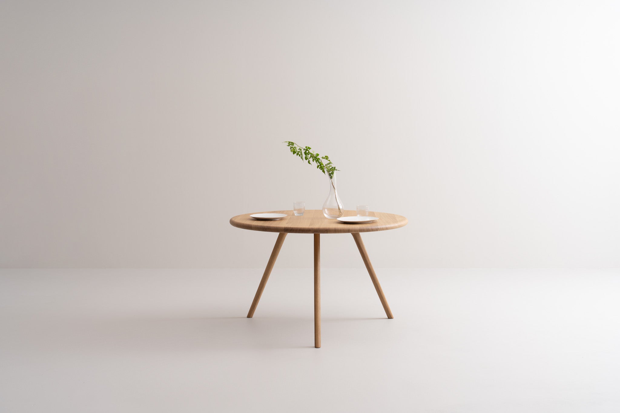 ARLEN | Round Dining Table