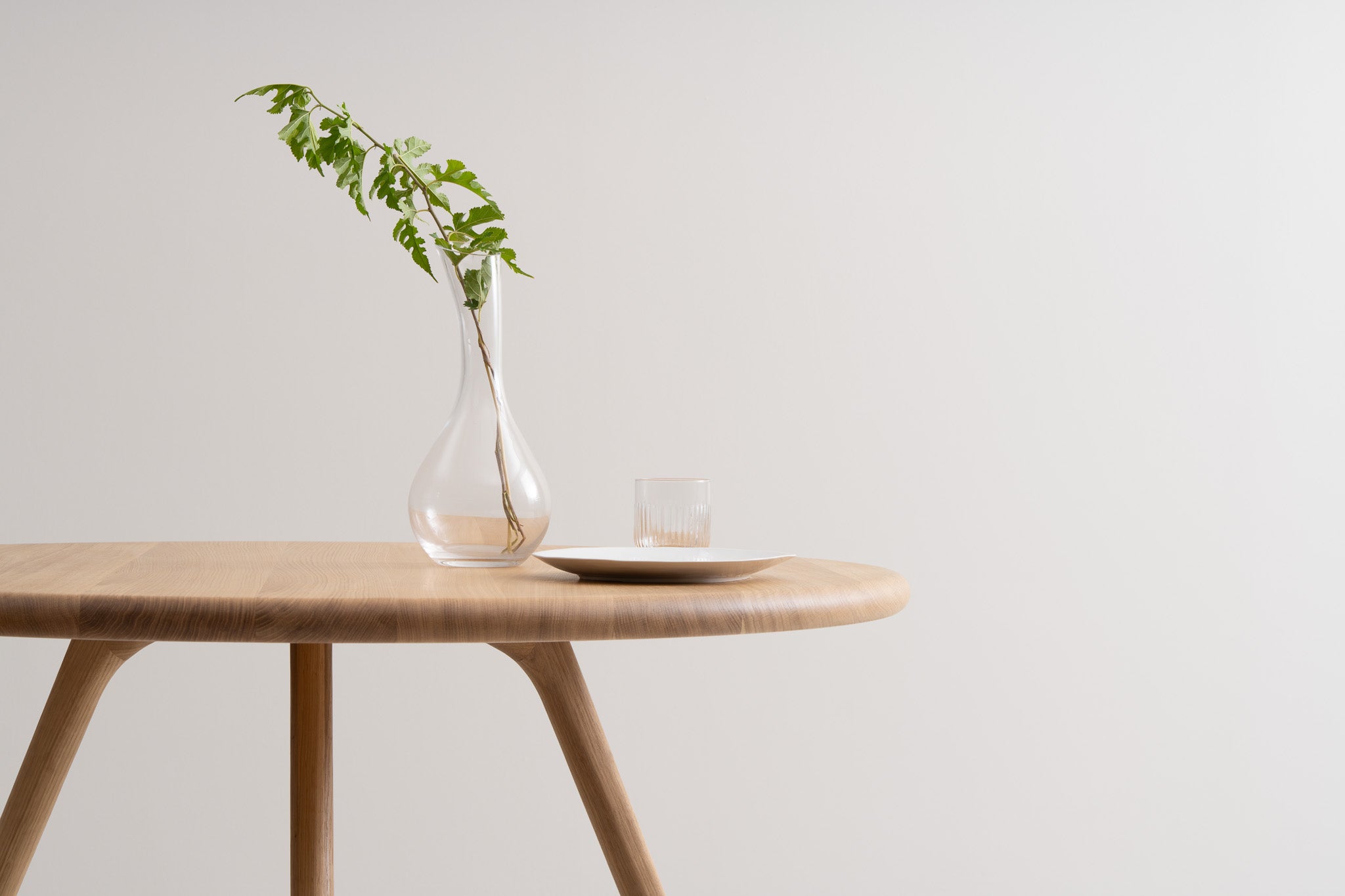 ARLEN | Round Dining Table