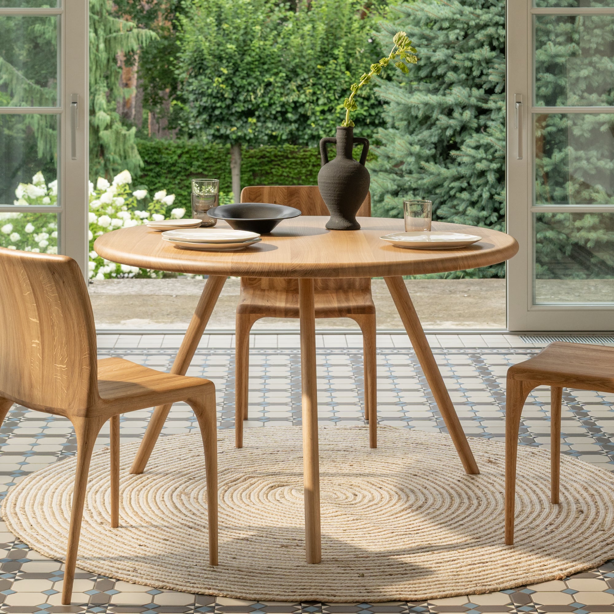 ARLEN | Round Dining Table