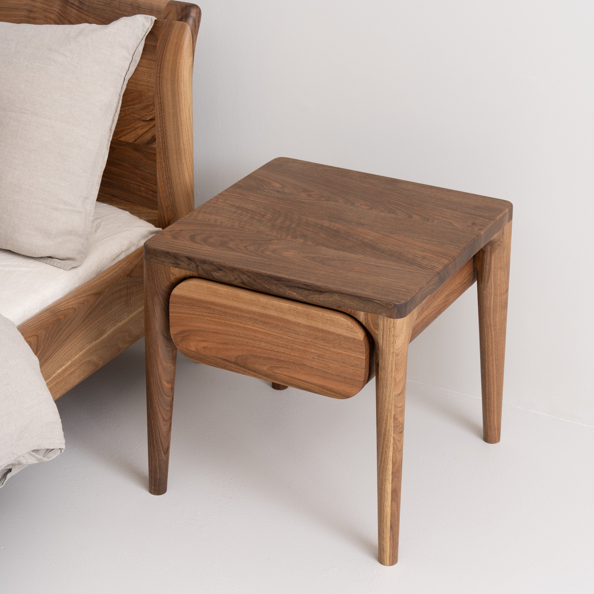 LÜNA | Side Table