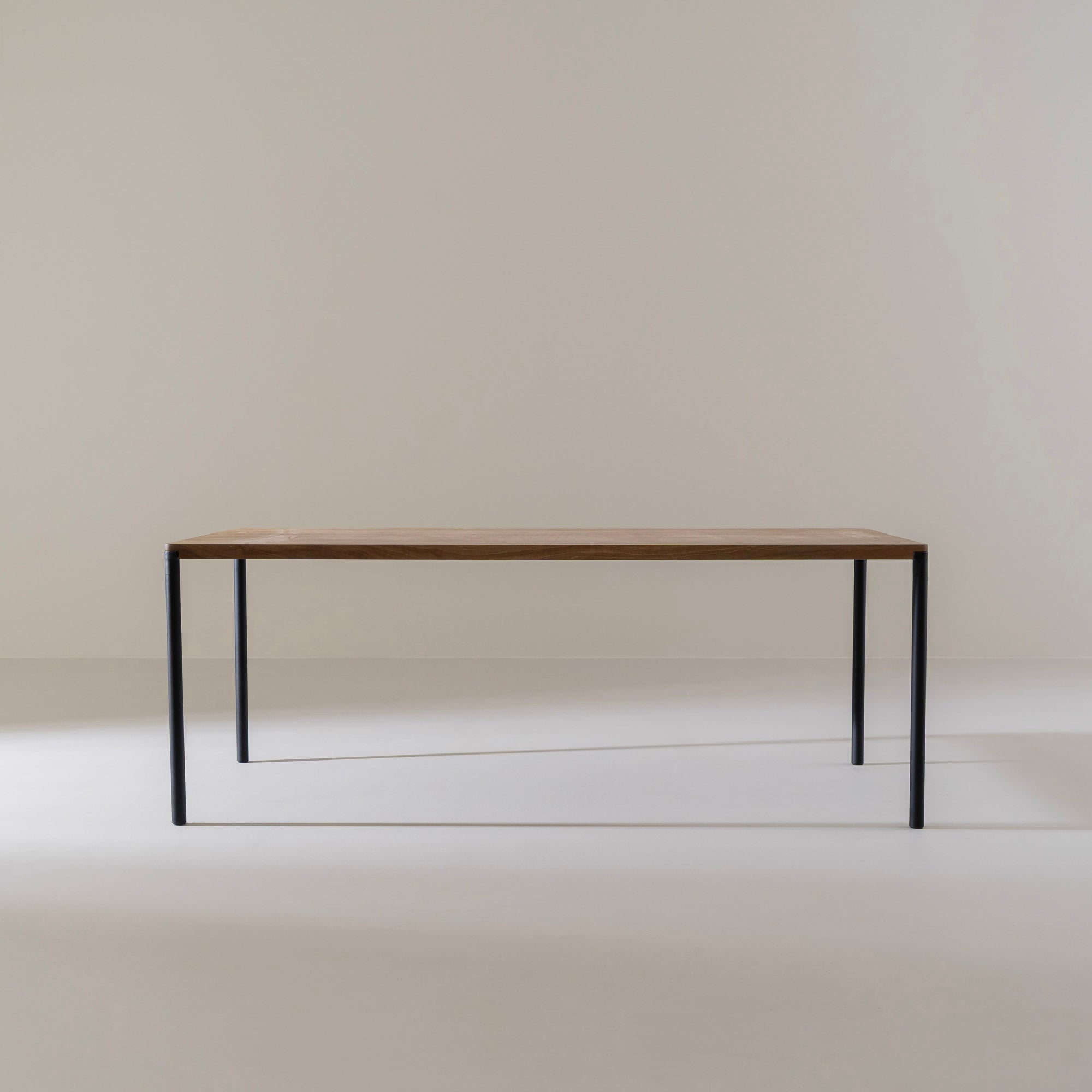 FRANKIE Walnoothouten eettafel