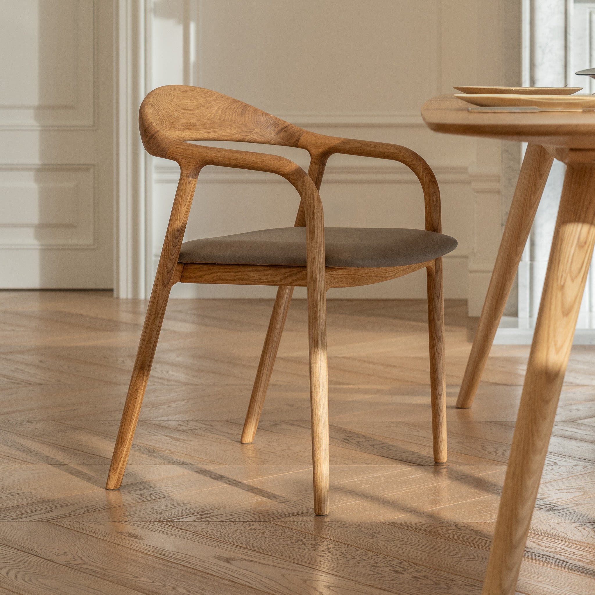 LELA | Chair image 2